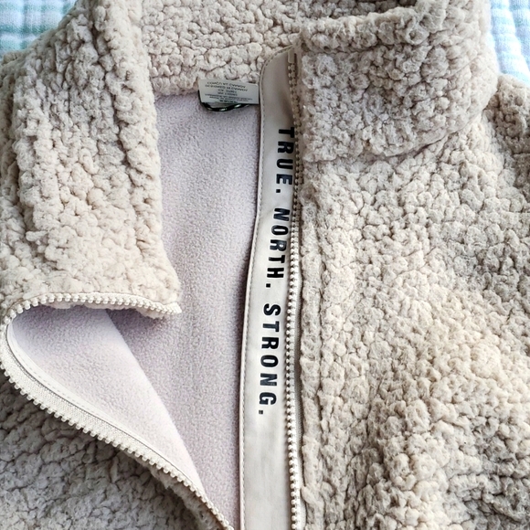 Beige Woods Sherpa Vest - Picture 6 of 8